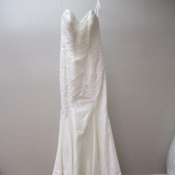 Allure Bridals Dresses & Skirts - Allure bridals wedding dress NWT